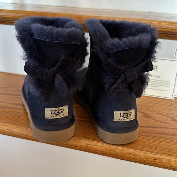 EUC Ugg women’s mini Bailey Bow corduroy blue size 8 - Picture 2 of 7